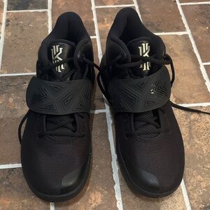 Mike Kyrie Flytrap iii size 12 extremely good condition